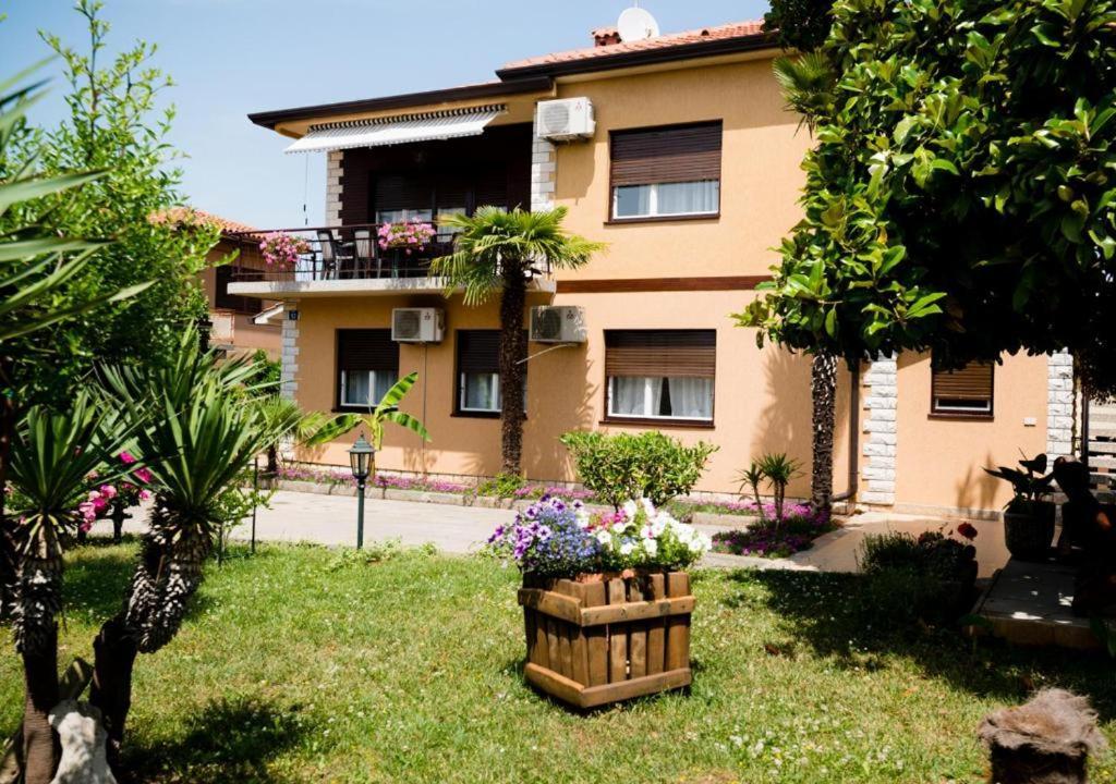 Apartment Anna Умаг Екстериор снимка